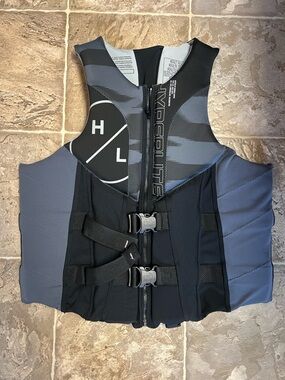 NWOT. Hyperlite Black & Gray Life Vest with Front Buckles. XXL
